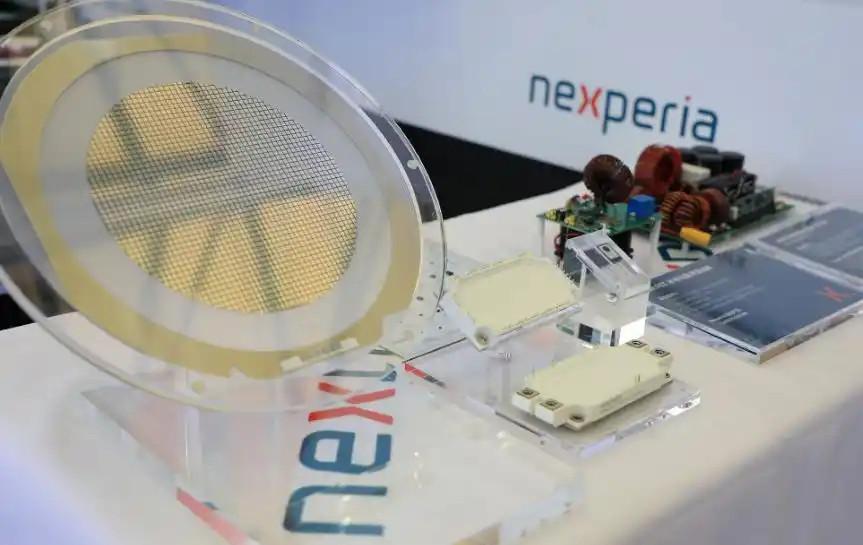 本以为中美最近有点缓和的意思，荷兰那边能消停消停。万万没想到荷兰直接停止供应晶圆