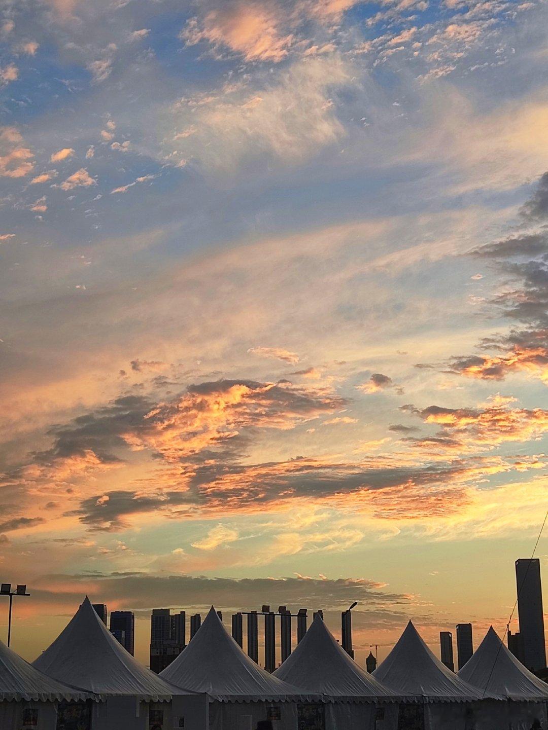 #芒果音乐节长沙陪你看日落#长沙的日落，是芒果音乐节最美的背景板。在这里，音乐与