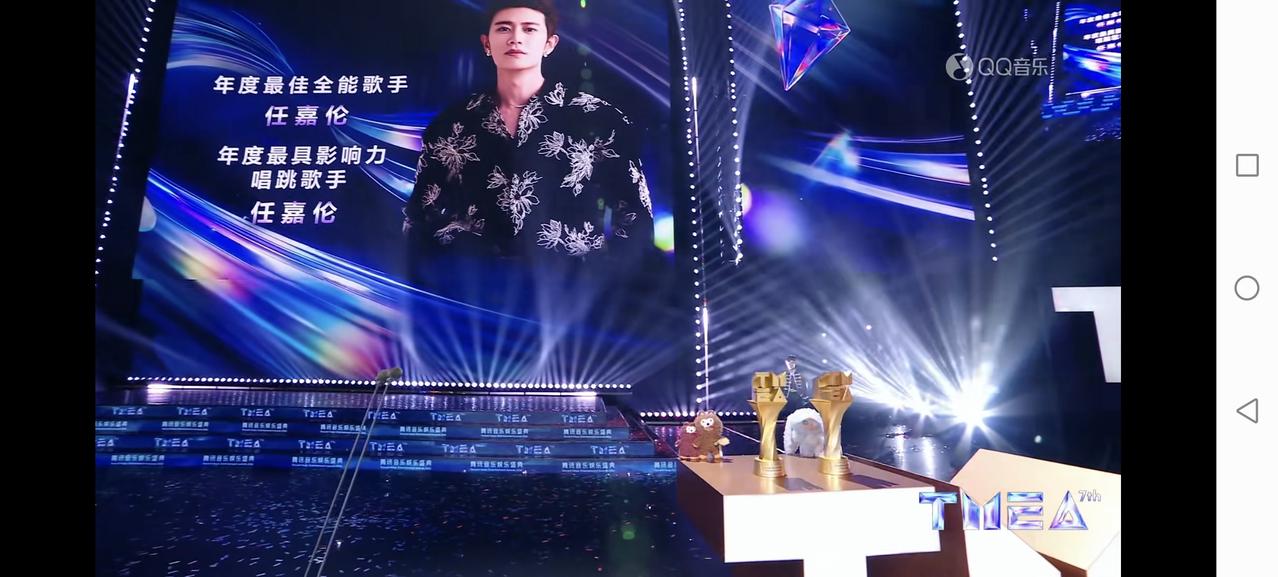 「Hello，大家好，我是任嘉伦，
非常感谢可以获得这两项荣誉，
其实我从演绎别