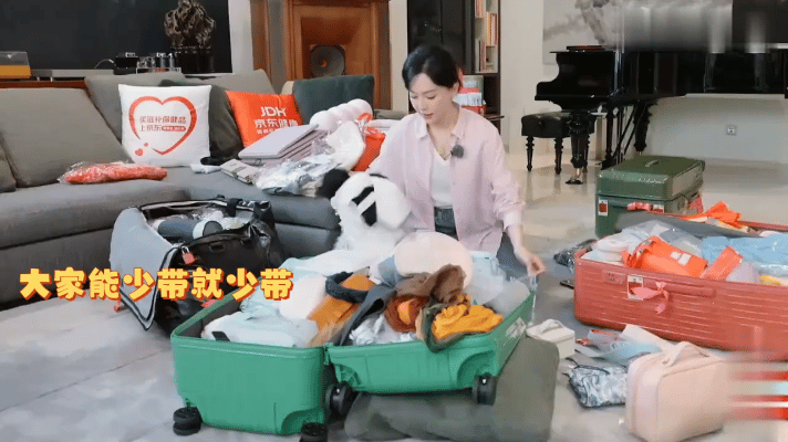 37岁的马思纯于社交平台发布了一组《花少7》马达加斯加旅行的花絮照片，一下子就激