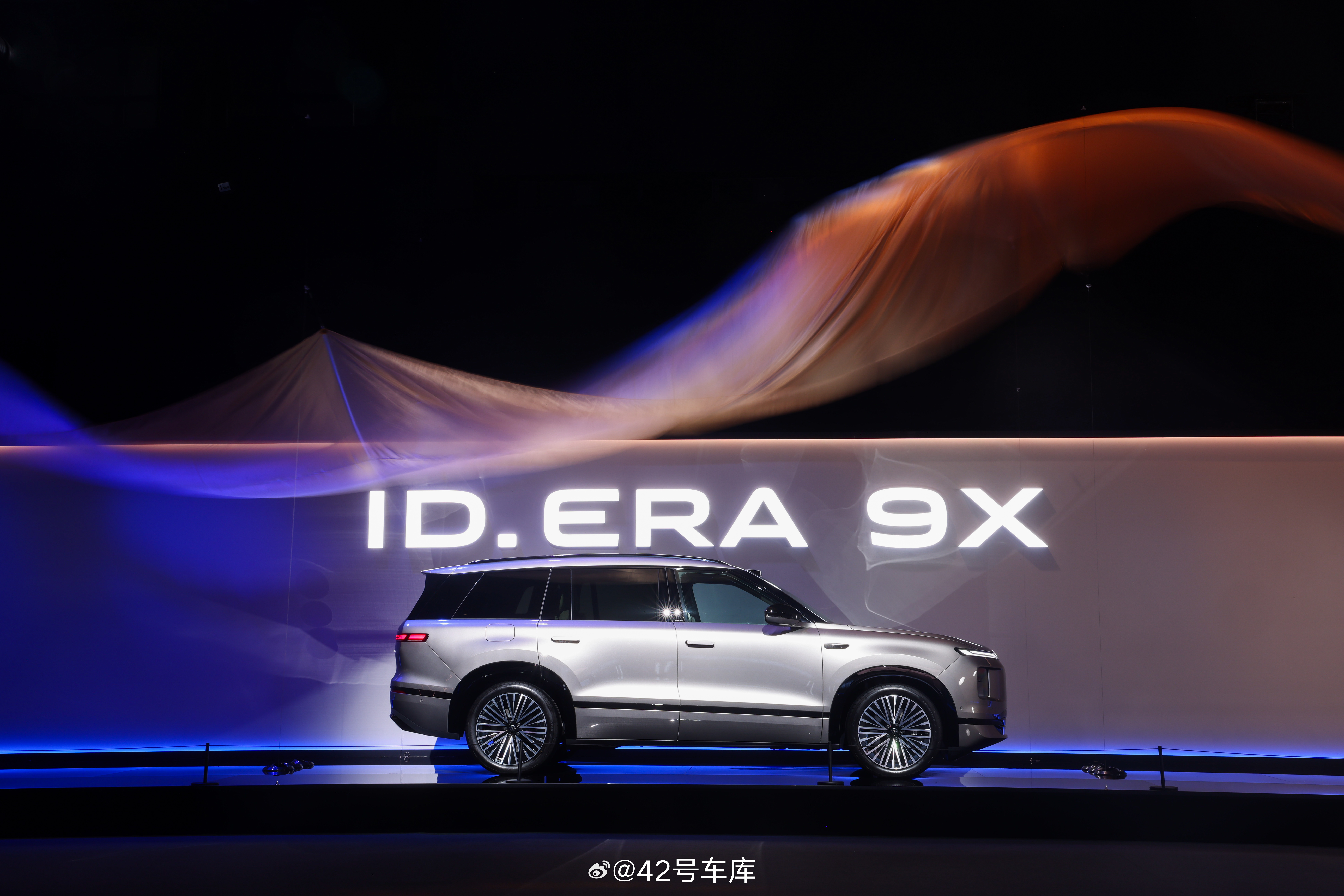 上汽大众 ID.ERA 9X 今天在广州开启了预售，来看一些比较亮眼的配置：- 