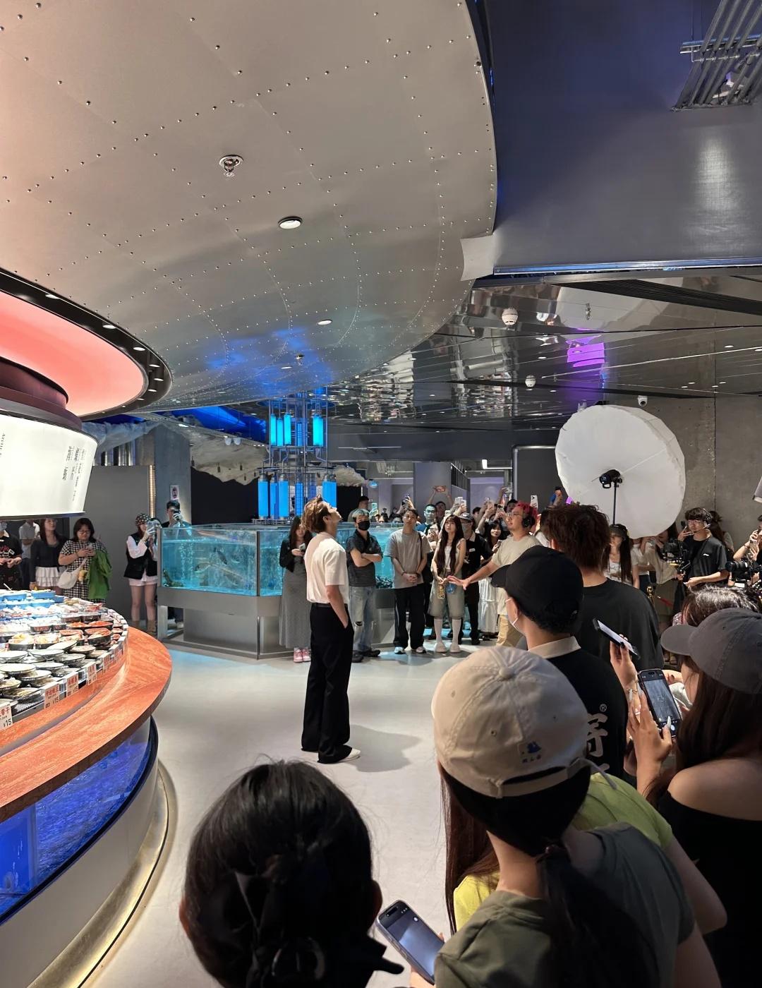 又高又帅！许凯帅惨了！
偶遇明星 男明星 和偶像零距离 许凯 泉州 泉州明星出现