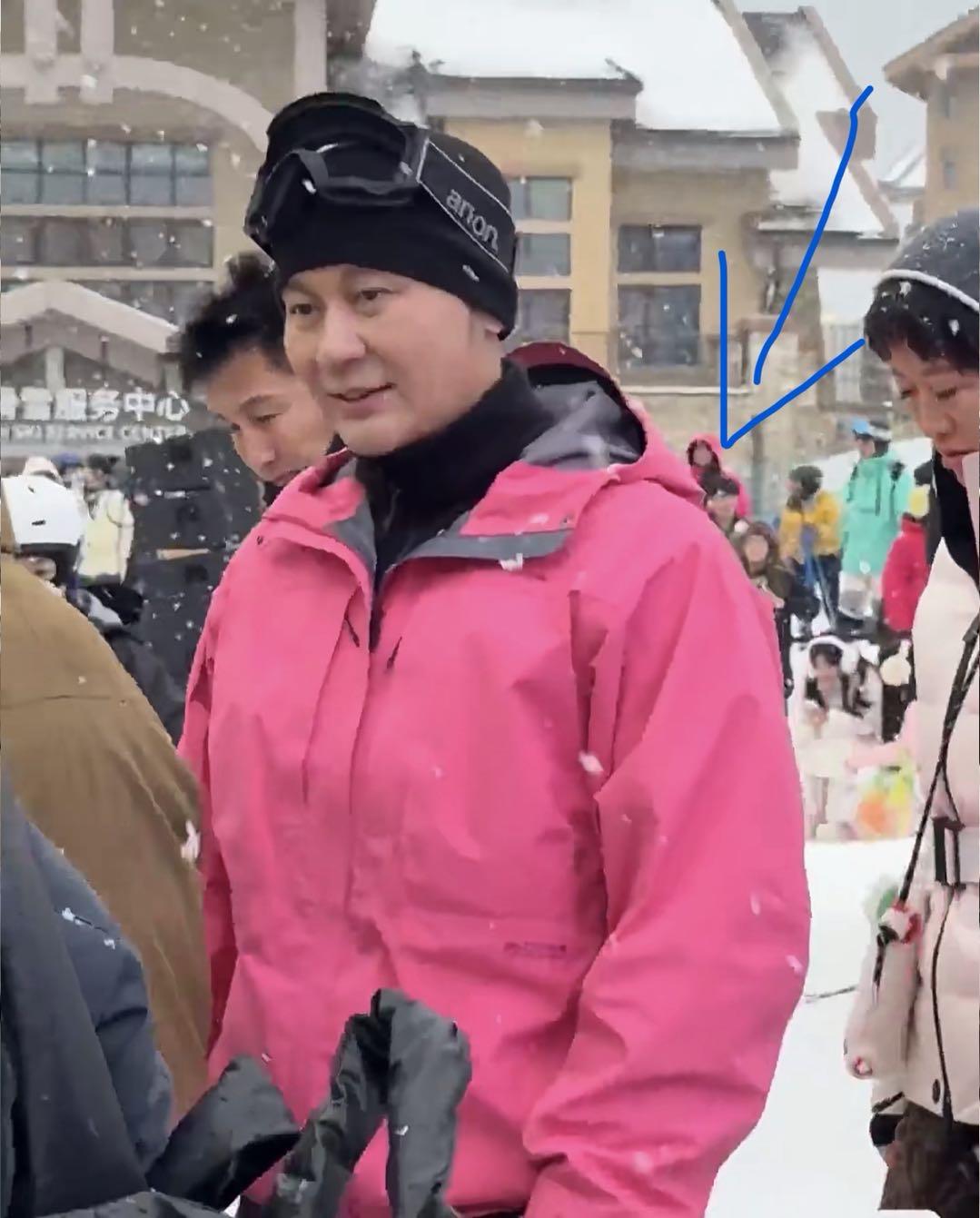 大家不要再笑话李晨一身老人味了，
其实他做的很对，
我们都忽略了非常重要的一点，