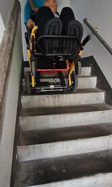 广州无障碍出行接送行动不便老人安全上楼回家