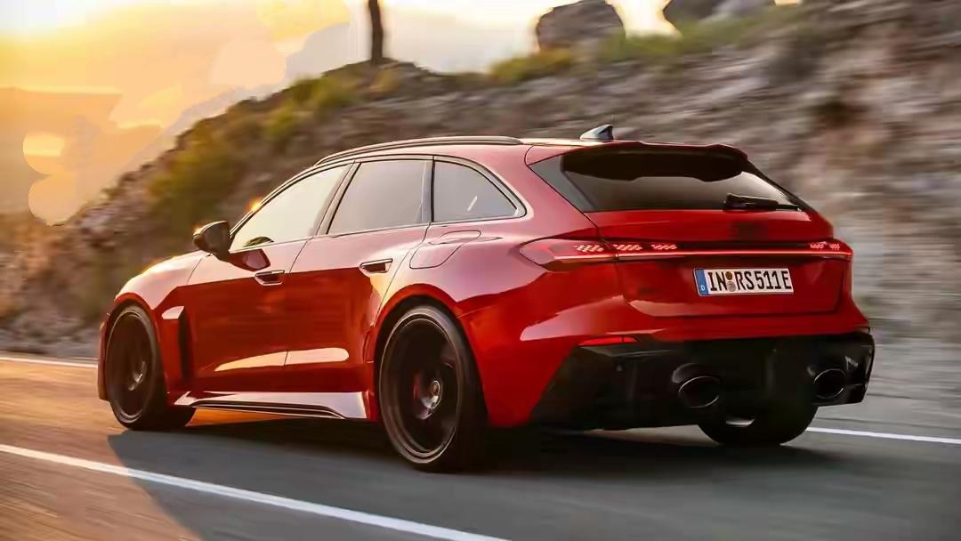 2026款奥迪RS5正式发布，作为RS系列首款插混车型，其搭载2.9T V6双涡