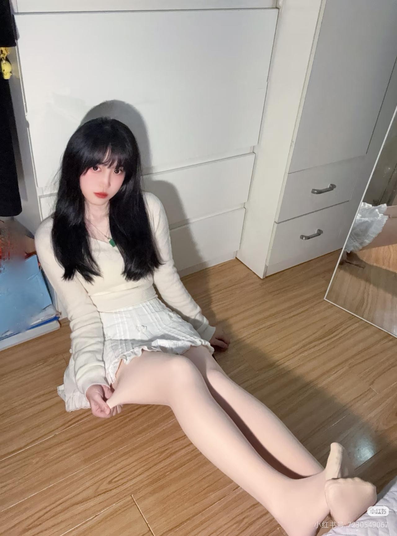 哇趣，还以为没穿裤子呢