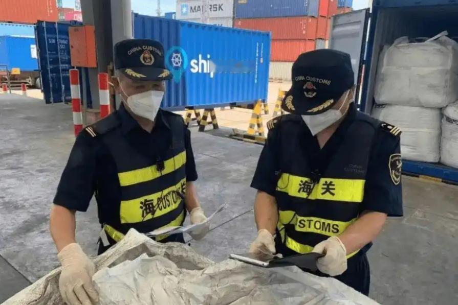 中国稀土公司，绕开国内管制，向西方继续出口产品这事，说白了，就是拿国家战略安全换