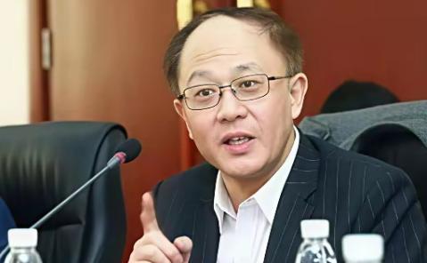 中美“差距”究竟在哪？邱震海语出惊人：“中国辛辛苦苦在14亿人中培养人才，老美是