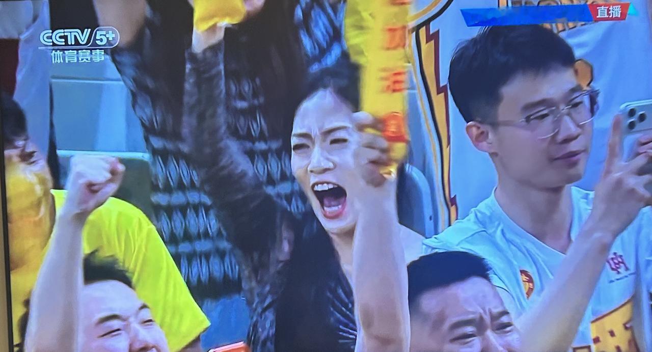 没有孙铭徽（因脚踝伤停）的卫冕冠军主场输给了山西，晋级之路悬了！