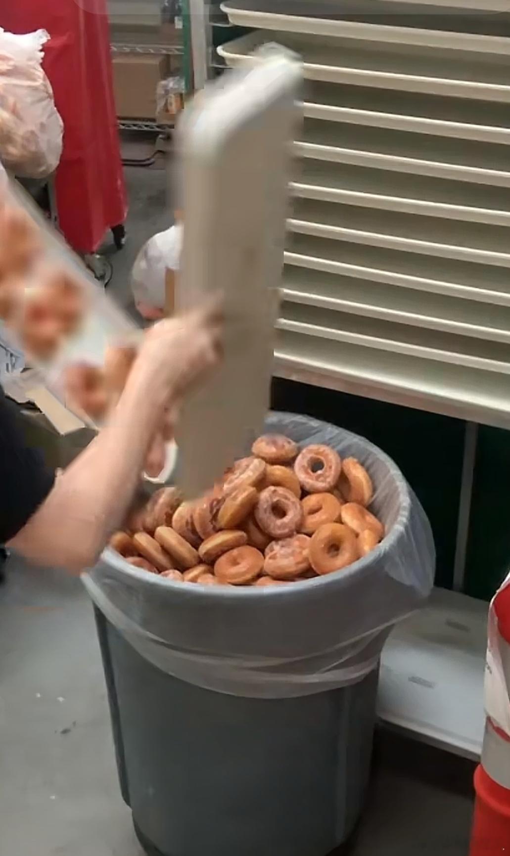 高责任的美式陷阱，临期食品宁扔不捐，中国绝不能重蹈覆辙。这种动辄起诉、“会闹有奶