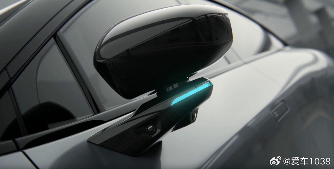 【爱车安全贴士 前车亮起小蓝灯，该如何应对】在路上行驶时，您可能经常会见过这样的