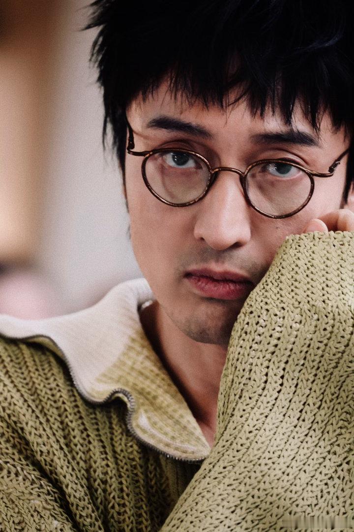 王传君眼神故事感郭晓东拍了四个角度的王传君一次性解锁四个角度的王传君！郭晓东太懂