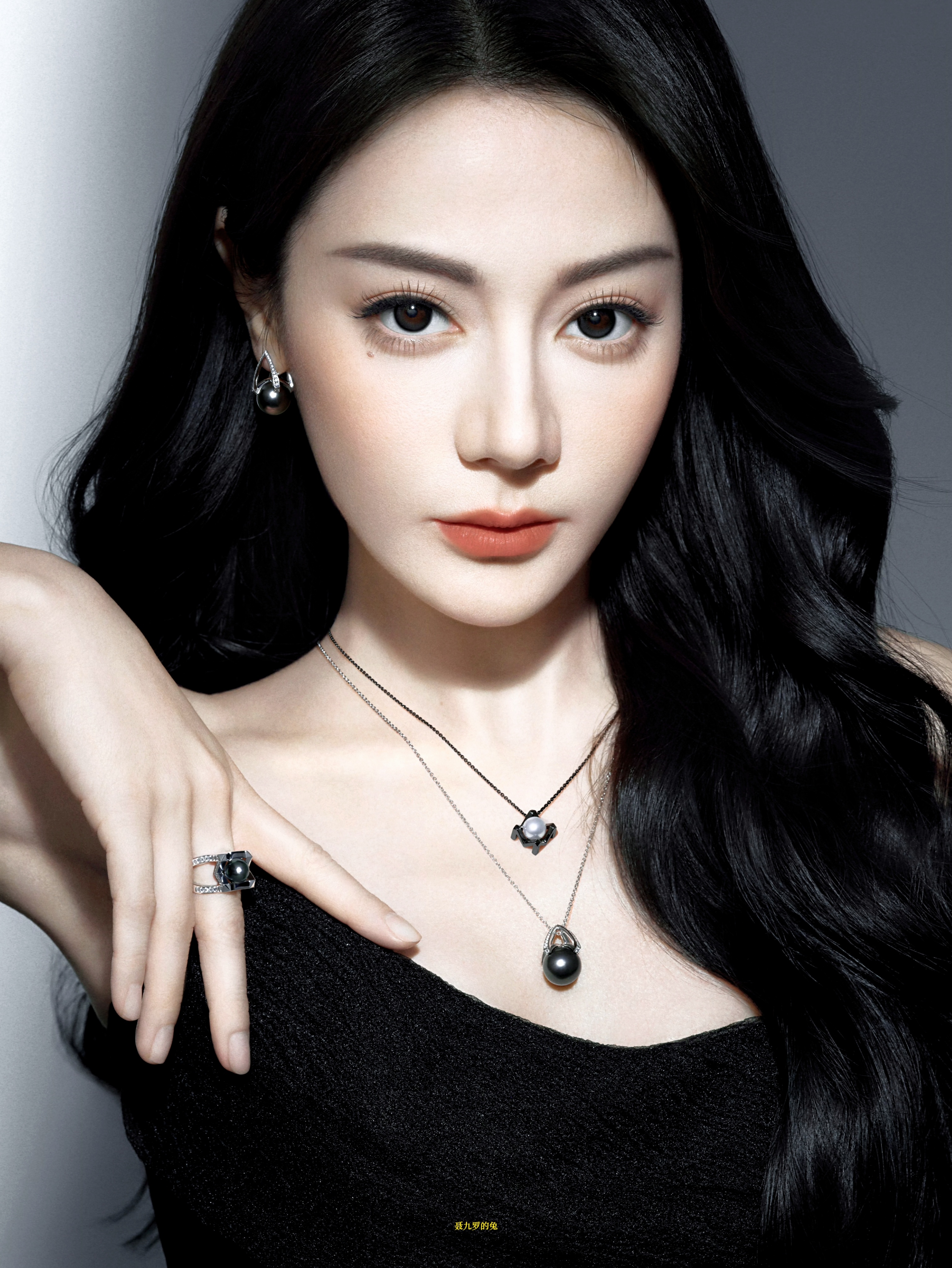 🖤 ◉𝘿𝙞𝙡𝙧𝙖𝙗𝙖迪丽热巴拍照被认出仓皇跑到车上