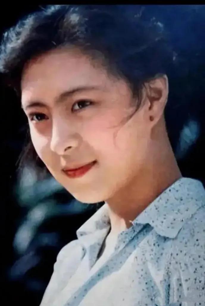 在演艺圈，科班出身并非决定因素，能否演活角色、打动人心才是关键。刘佳便是典范，她