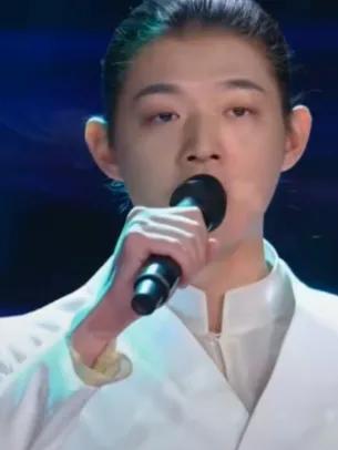 陈露说漏嘴了。她说：当时霍尊给我转完58万之后我闺蜜当时就说霍尊这个茶钱的问题。