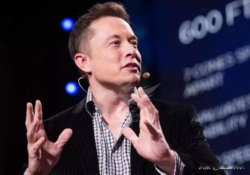 别再惦记火星了，马斯克自己都放弃了。
他去年还发誓2026年底连发五艘星舰去火星