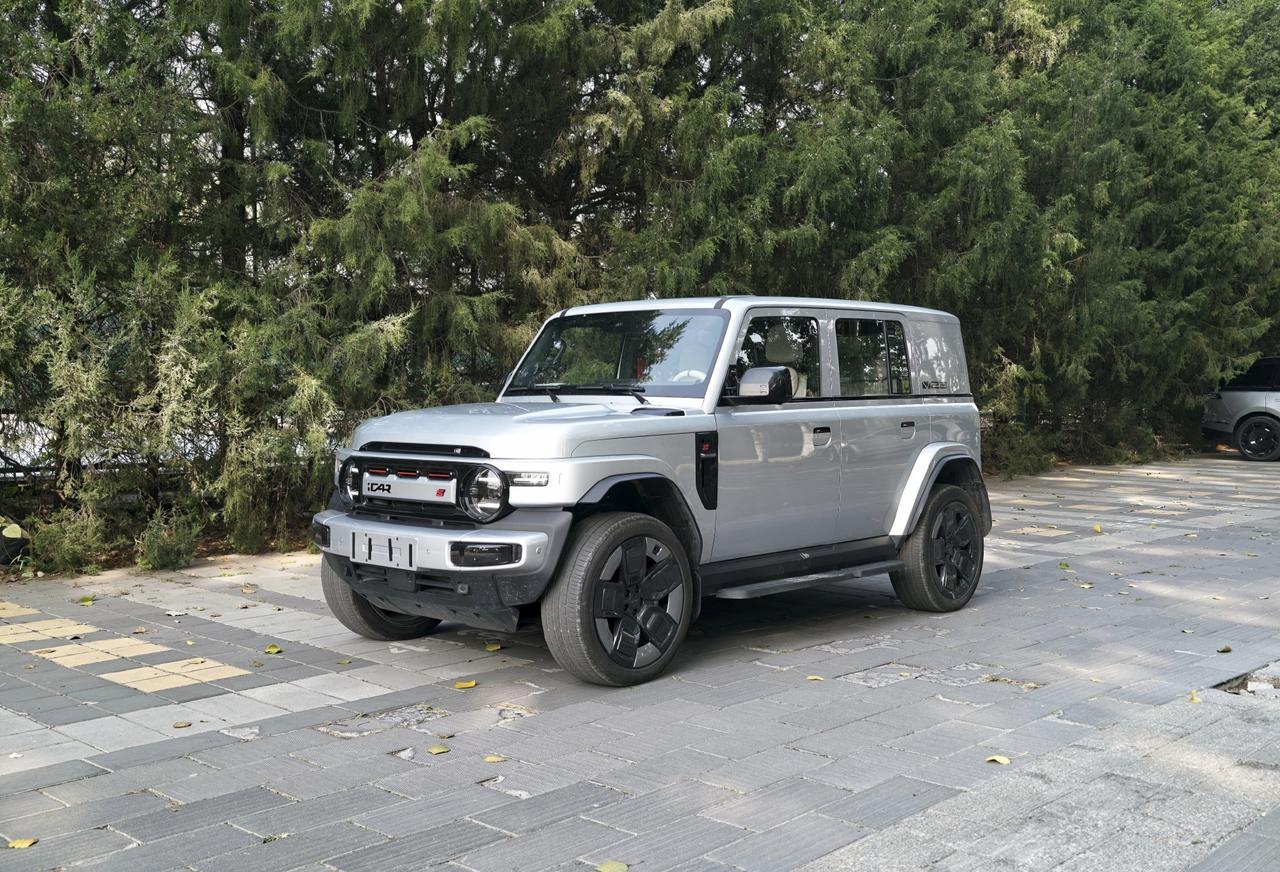 开了几天iCAR V23，还挺喜欢的。
一台10多W的纯电小方盒子，非常有情绪价