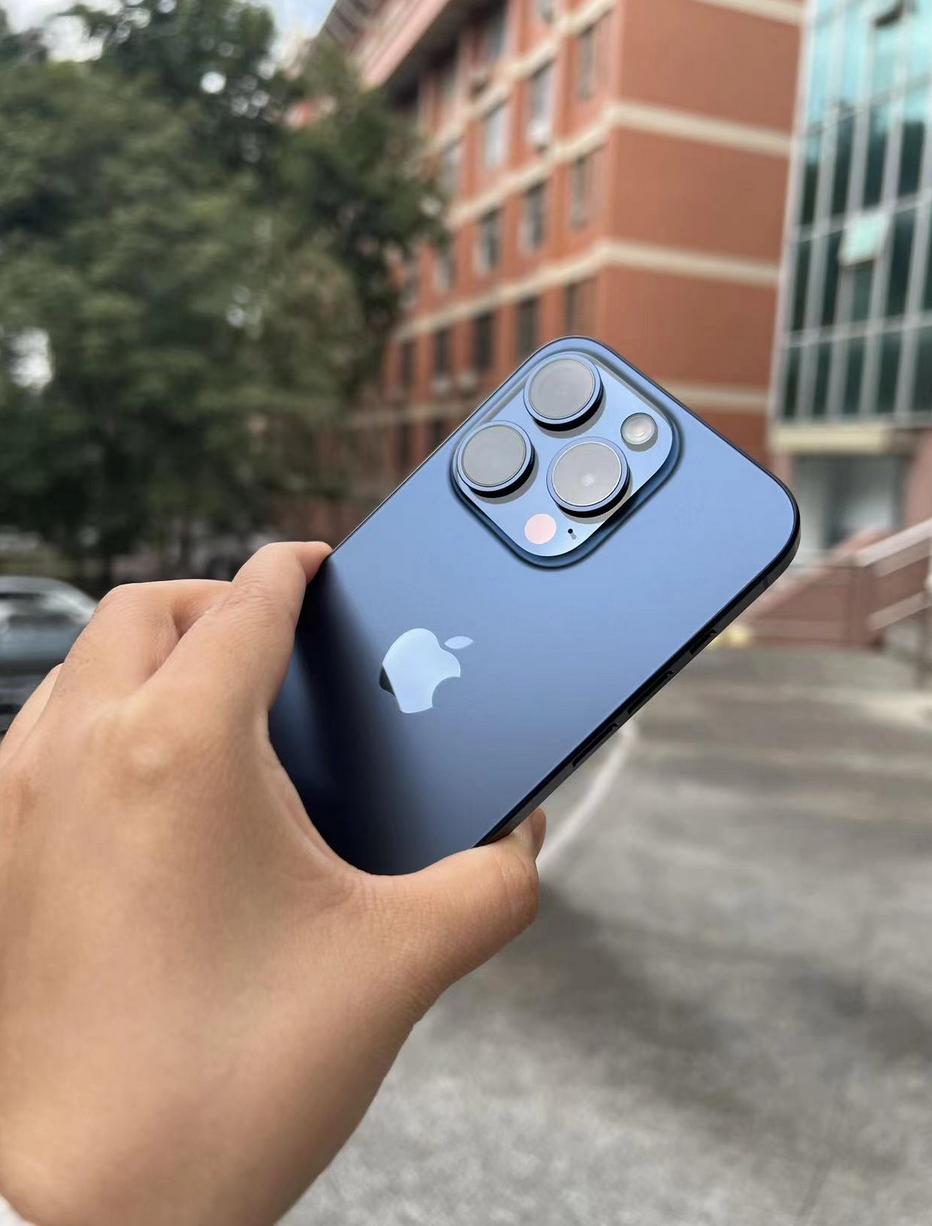 别看网络上都在说五六千的旗舰，苹果的iPhone都跟不要钱一样
实际上大多普通人