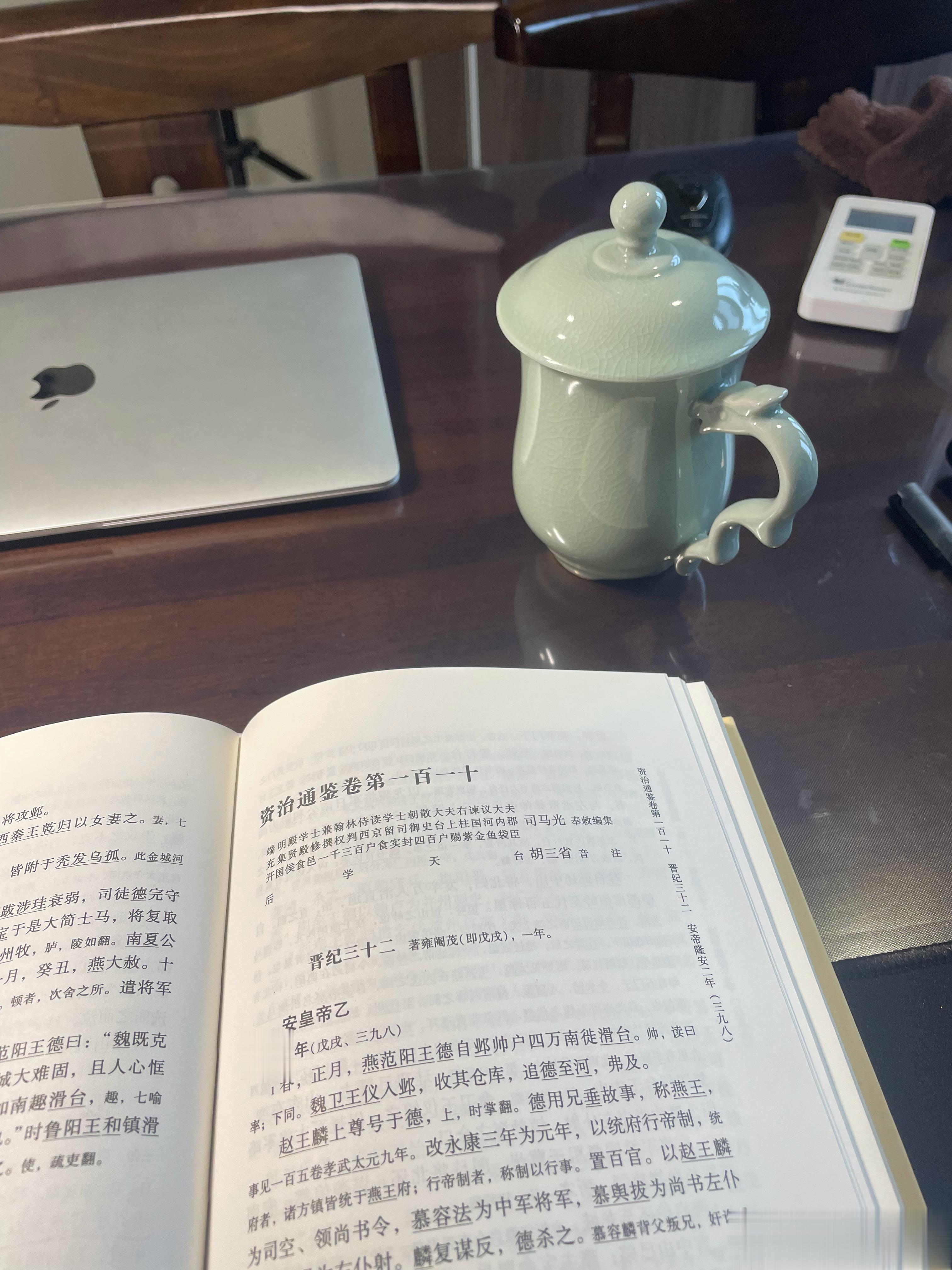 幸好还有茶，书，不然，假期得多无聊吧 ​​​