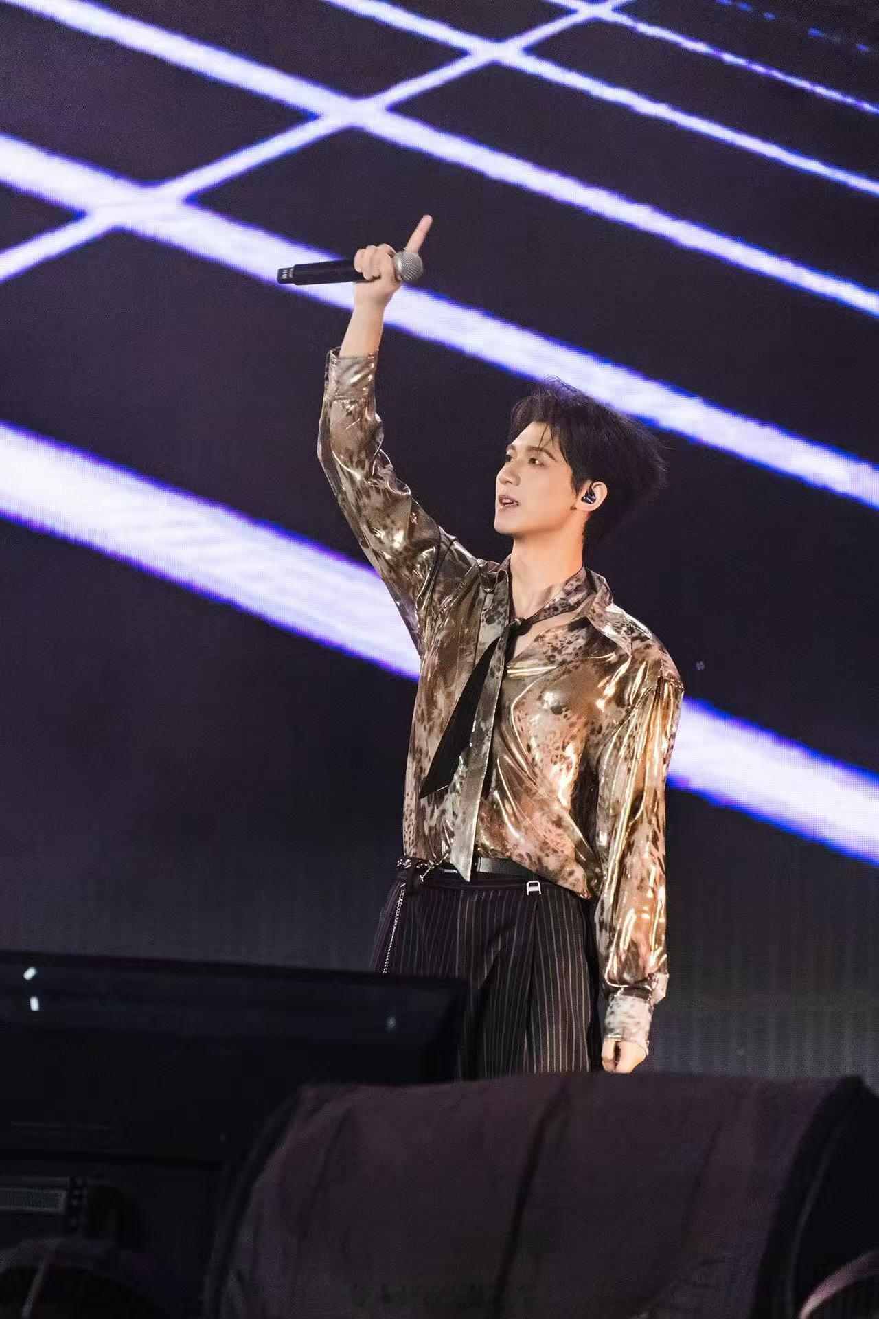 马韬胡海泉首唱奔跑马韬长春演唱会后劲太大了 谁懂啊！马韬和胡海泉合唱的《奔跑》，