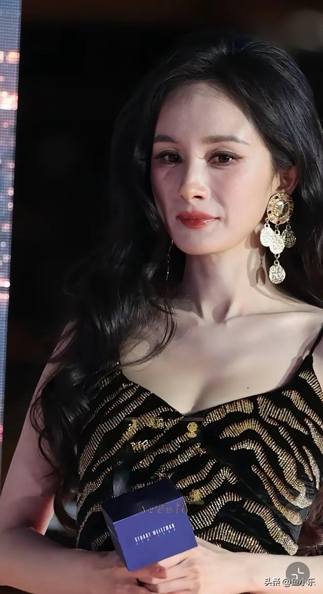 40岁的杨幂现在是这种状态与普通人对比的话，已经很顶了 ​​​