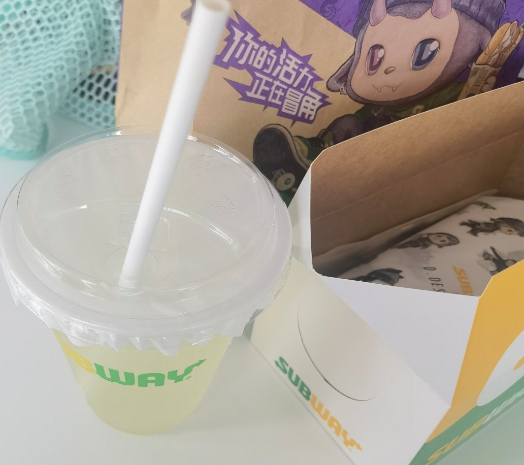 赛百味为什么还在坚持提供纸吸管，三柚椰皇水一般
