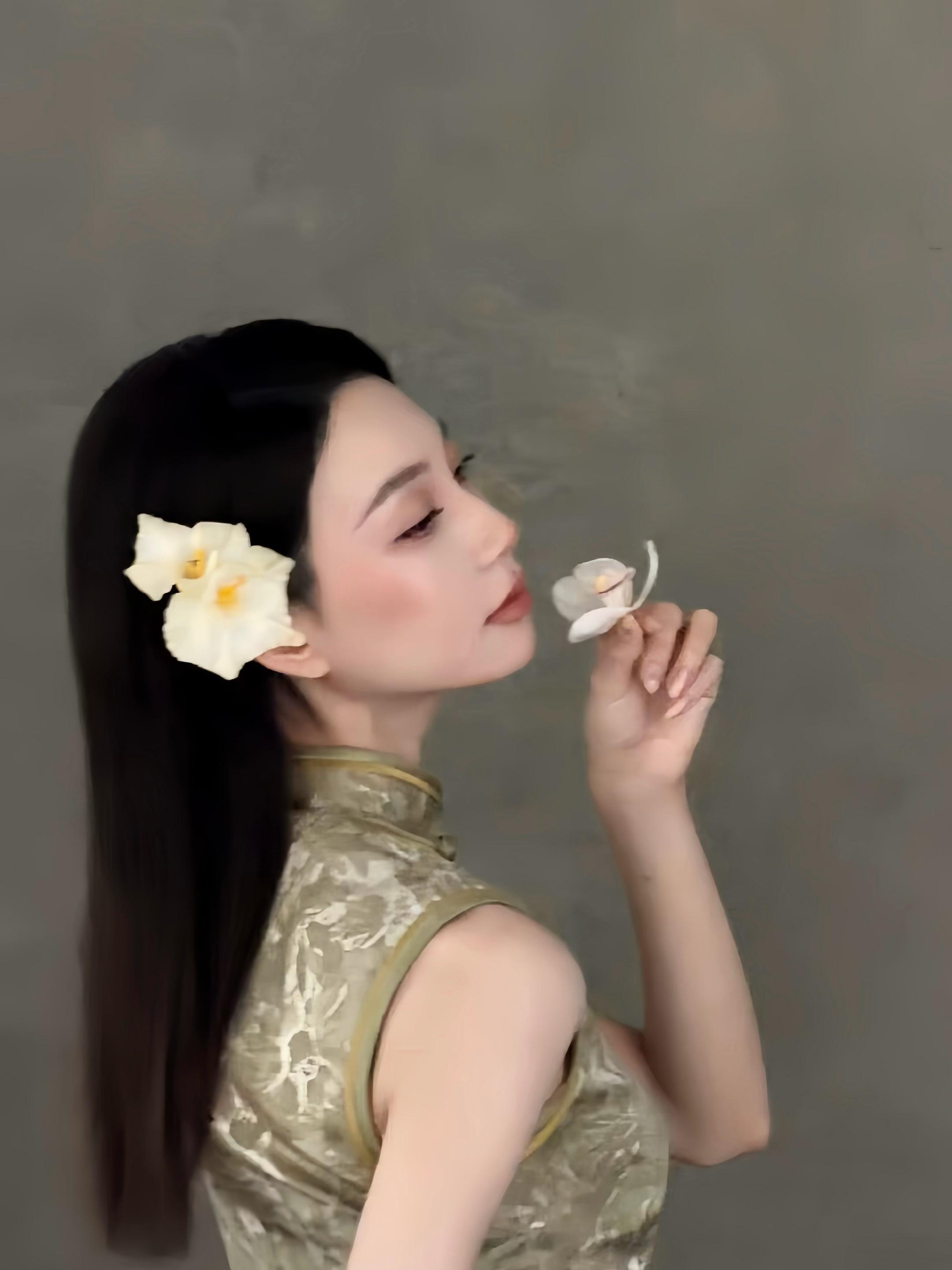 亲爱的 你要像欣赏花一样欣赏自己