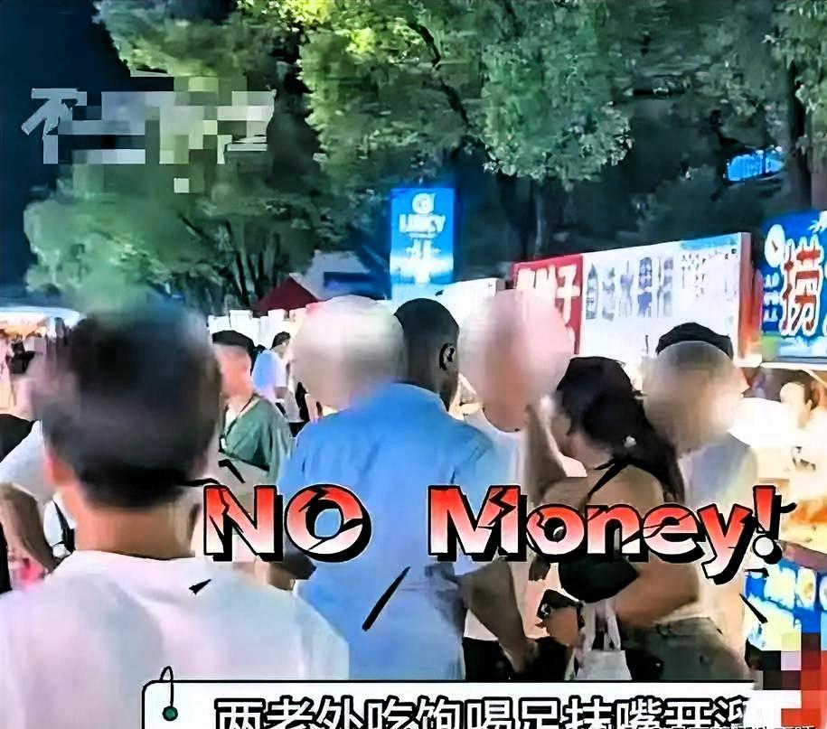 外籍消费者进店无端发难，当场提出无理退款诉求，还随手将选的商品重重砸落在收银台面