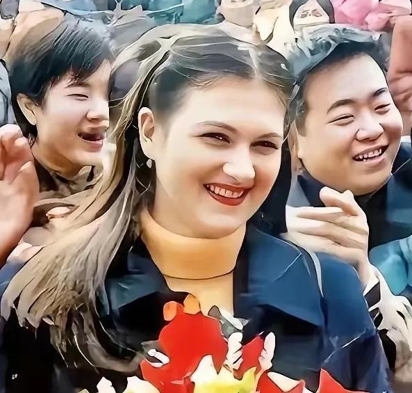 泪目！23岁乌克兰女子，远嫁给河南穷小伙，婚姻8年，生下3个儿子，都上了乌克兰国