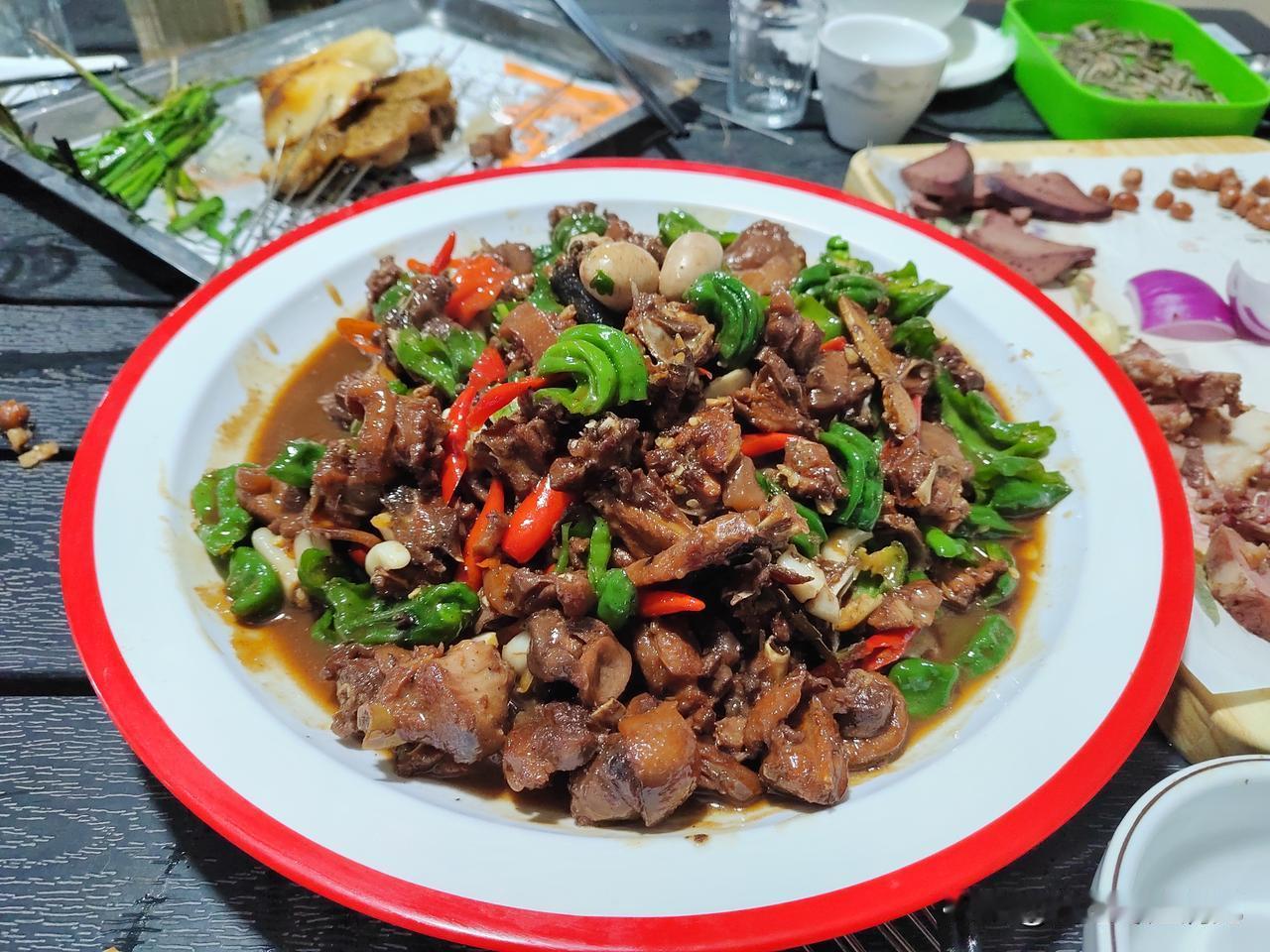 枣城9号院｜同学在市中区鑫昌路开了一家1000平方米的烧烤大排档，4月28号是开