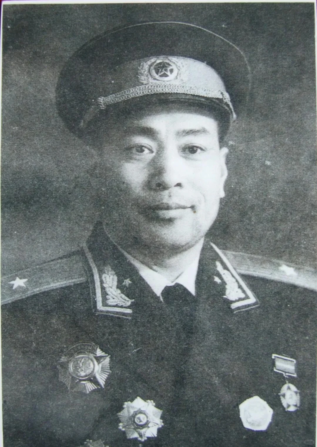 原解放军总参政治部主任：丁莱夫将