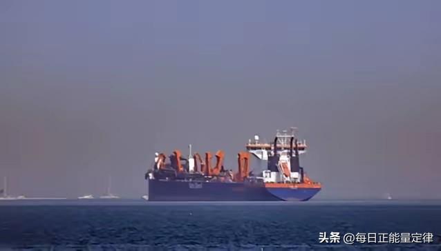 霍尔木兹海峡炮声不断，10多艘油轮被炮弹击中，中方油轮成唯一例外！

据伊朗法尔