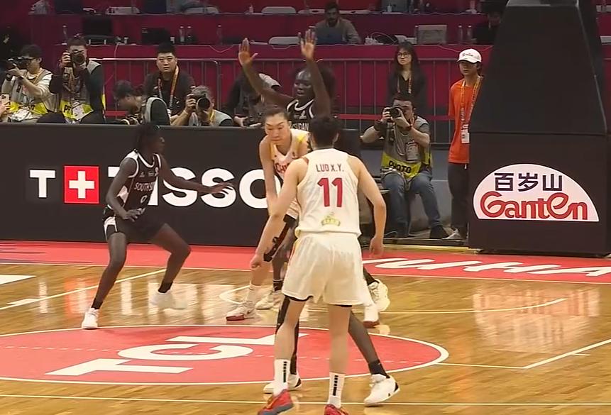 中国女篮首节22-15领先南苏丹两大功臣
北京时间3月14日，女篮世界杯预选赛，