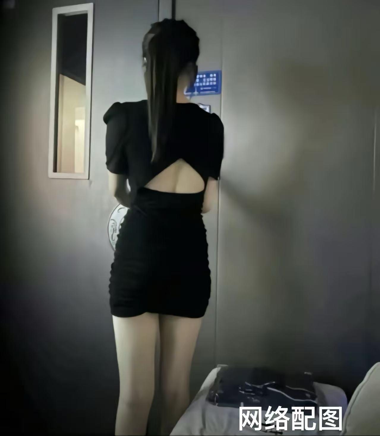 湖北，男子去足浴按摩，看着女技师雪白的大腿，忍不住摸了一把，女技师又羞又怒，但想