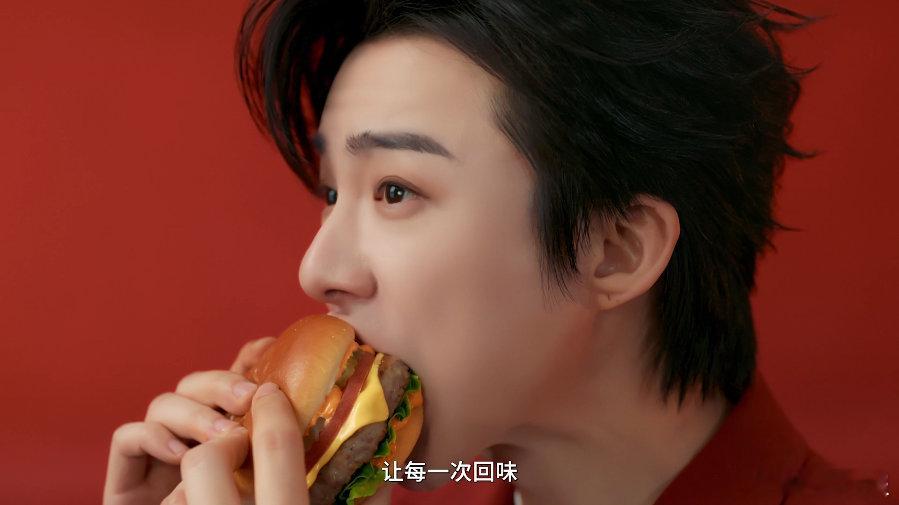 原来我跟刘宇宁是同担 坚守初心打造经典风味，每一口都原汁原味超满足。刘宇宁沉稳温
