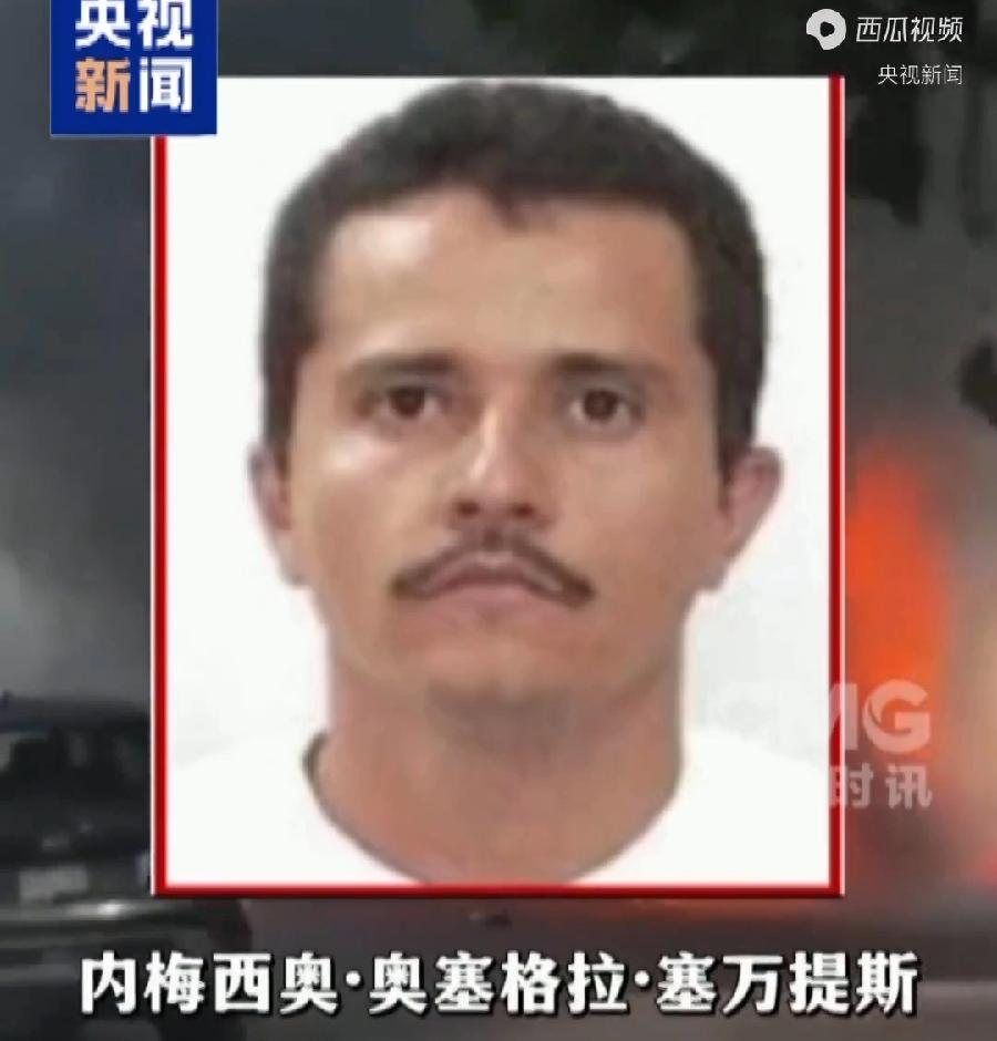 终于明白特朗普，为什么修建美墨边境墙，驱逐非法移民了！墨西哥太乱了！一个贩毒集团