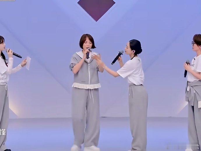 李心洁二公小考现场偷看小抄李心洁二公小考准备了歌词小抄这才是最真实的前辈模样李心