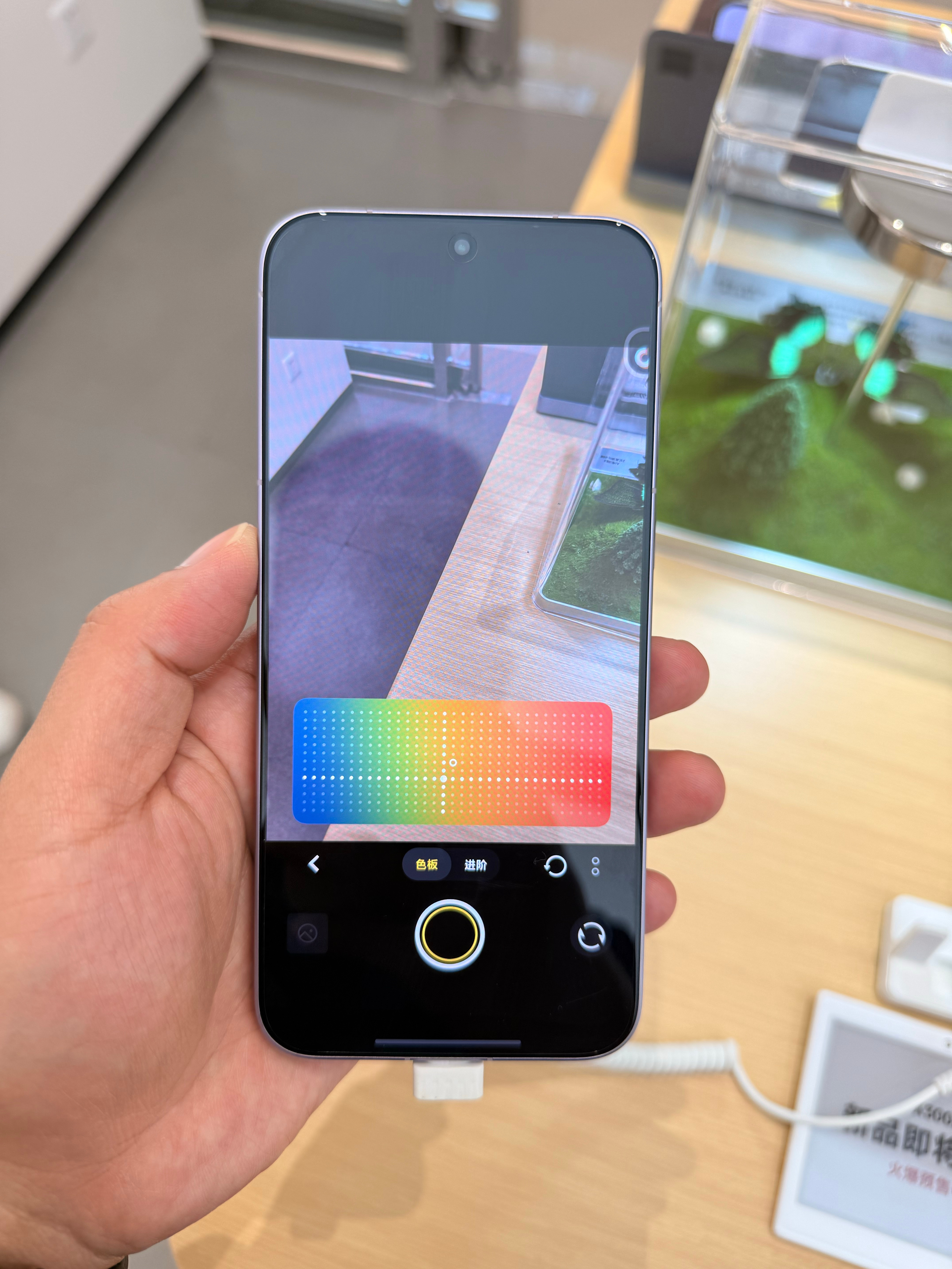 VIVO X300s展示机这个颜色嘛 呃 很适合女生整体摄像头凸起很克制今年说X