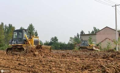 农村土地大面积闲置的原因
　　城乡收入差距较大
　　随着城市化进程的加快，城乡收