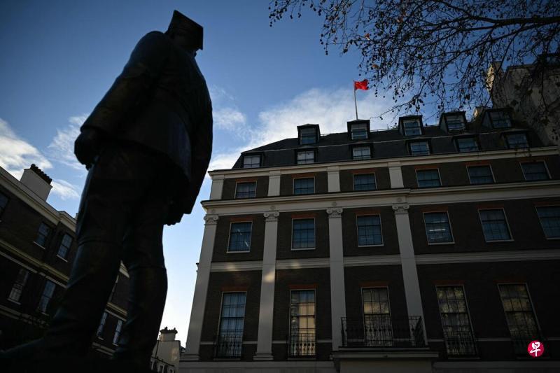 英国再次推迟中国新大使馆的审批，还扯出什么担心新使馆成为间谍活动基地，说什么靠近