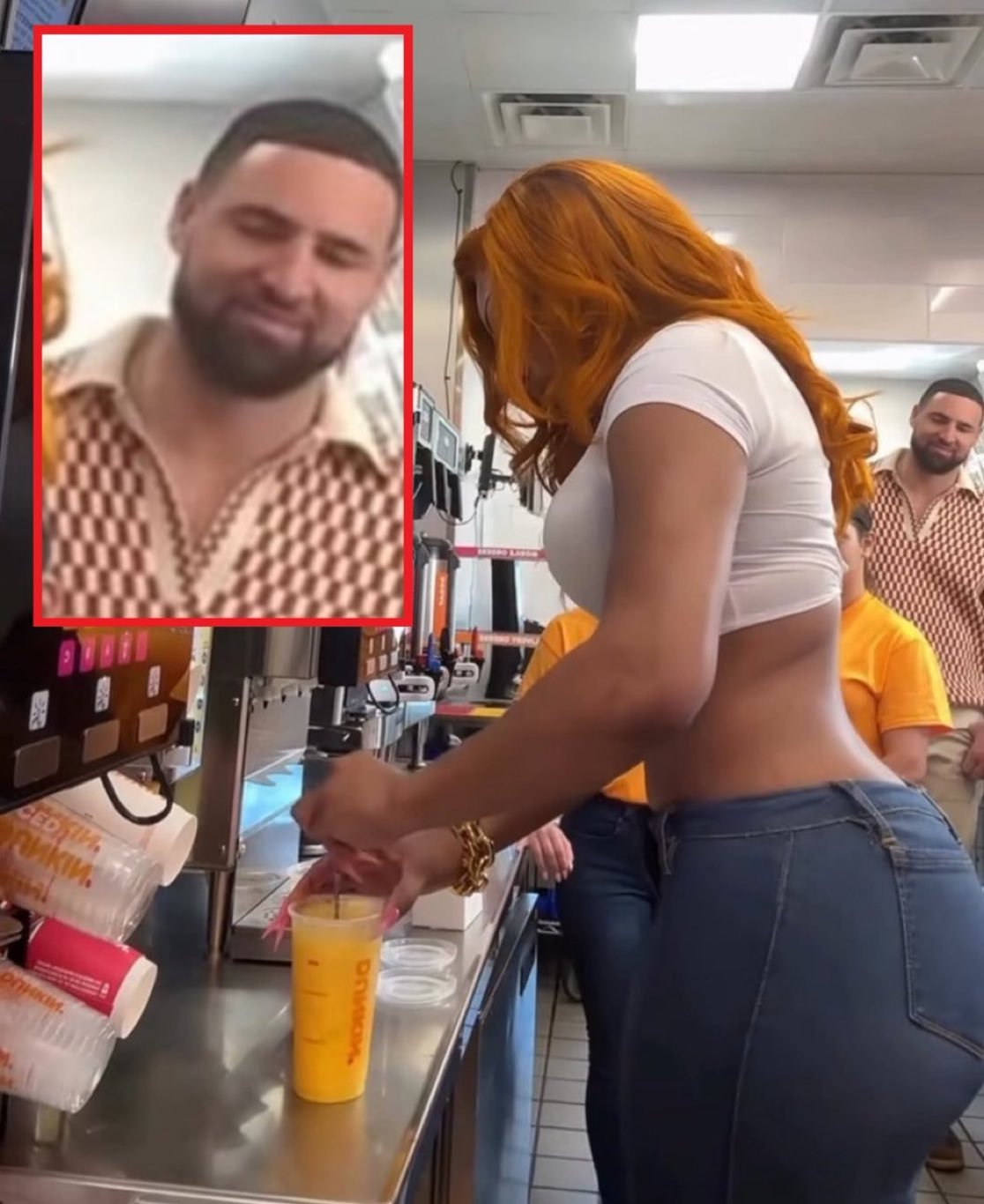 ▲克莱凝视梅根-斯塔莉安的照片在网络上疯传▲男凝，油腻的眼神，下头