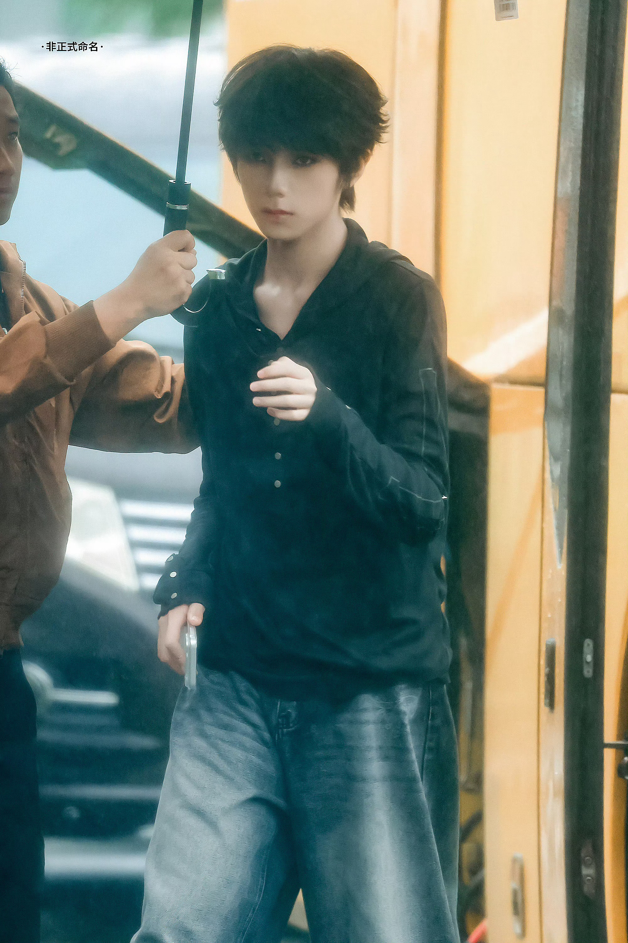 王橹杰全包眼线造型 王橹杰全包眼线造型太有感觉了！摇滚味儿溢出屏幕，魅力值满分?