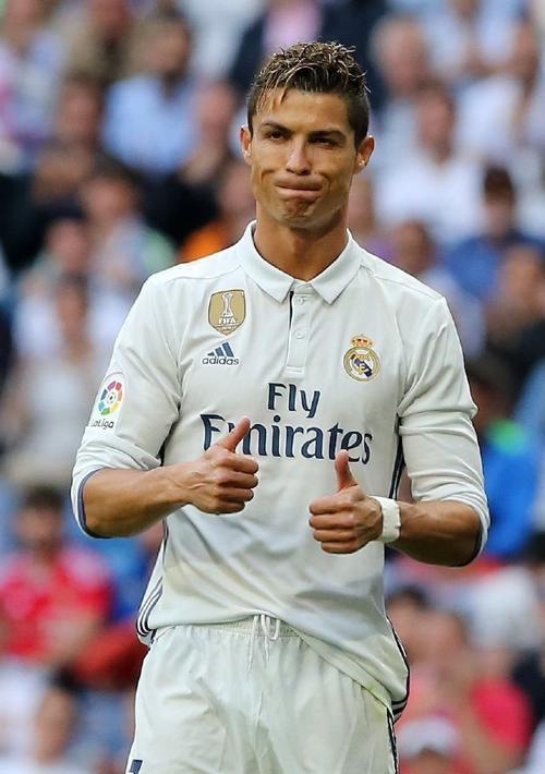 36个联赛冠军，15座欧冠。
皇马这台冠军收割机，又一次碾碎了西甲。
2024年