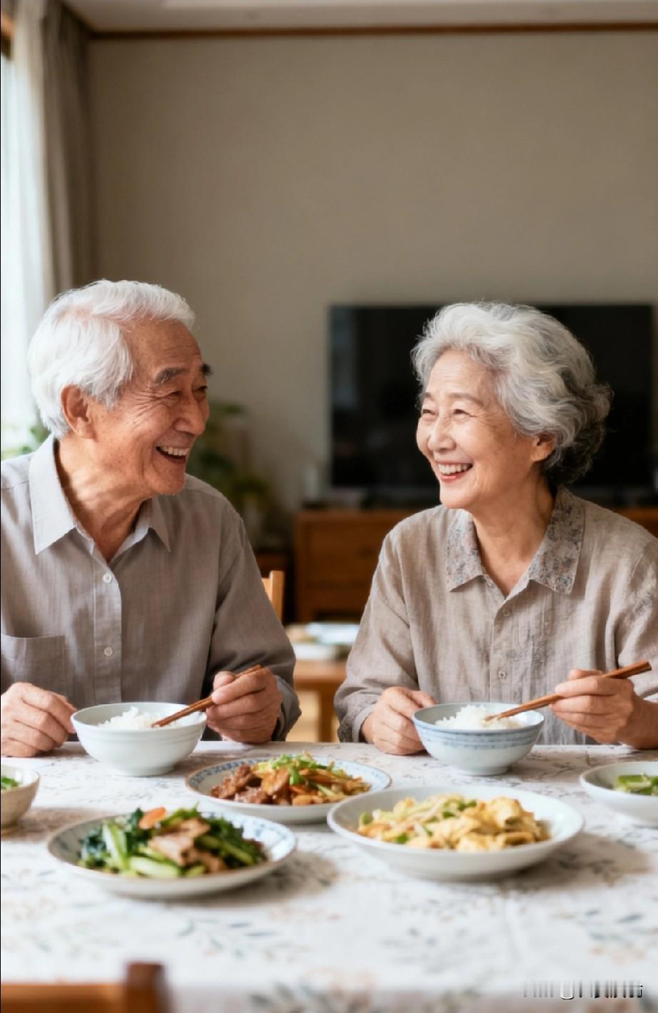 男女没有纯友谊。这话我年轻时信，但人到中年后就不信了。
我发现周围50多60岁的