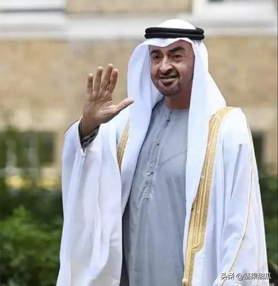 阿联酋亏大了，战争一个月以来，迪拜和阿布扎比股市市值蒸发1200亿美元，航班混乱