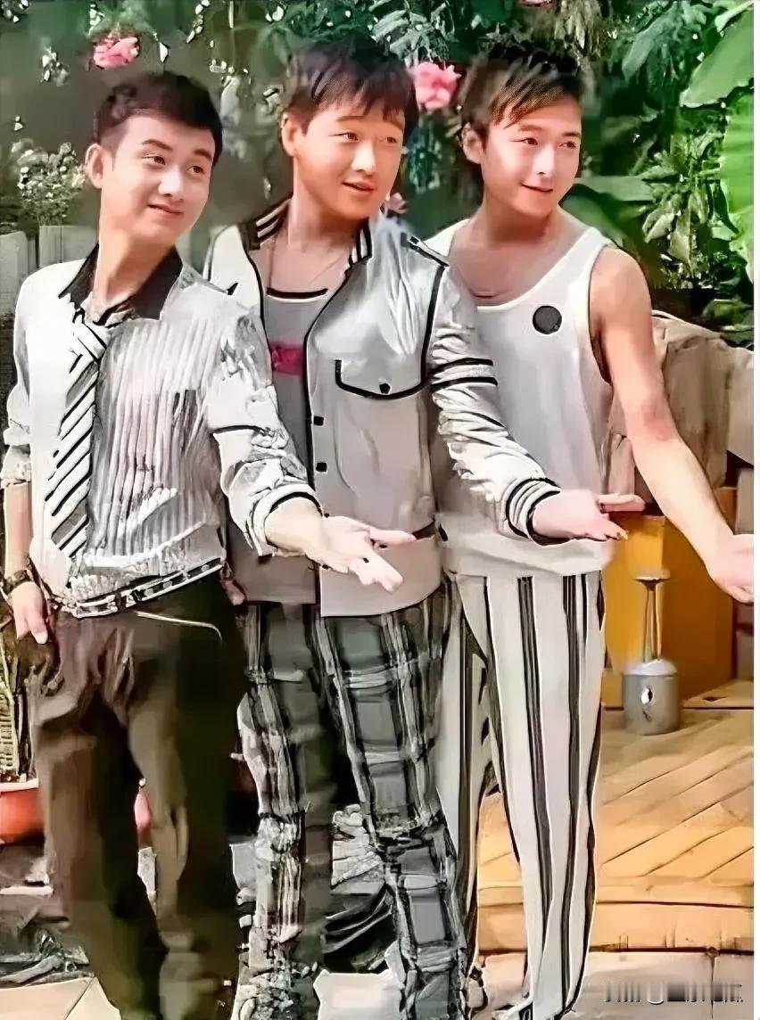 影视剧《奋斗》中的三位帅男，如今都成为了娱乐圈赫赫有名的顶流男星，曾经的他们也很