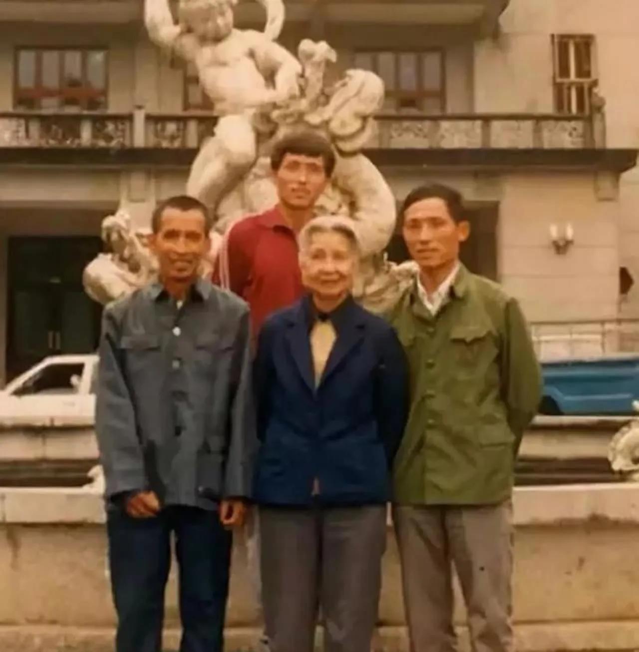 曾志儿子石来发是个重情重义的人。1952年他24岁与曾志相认后，曾志想留他在身边