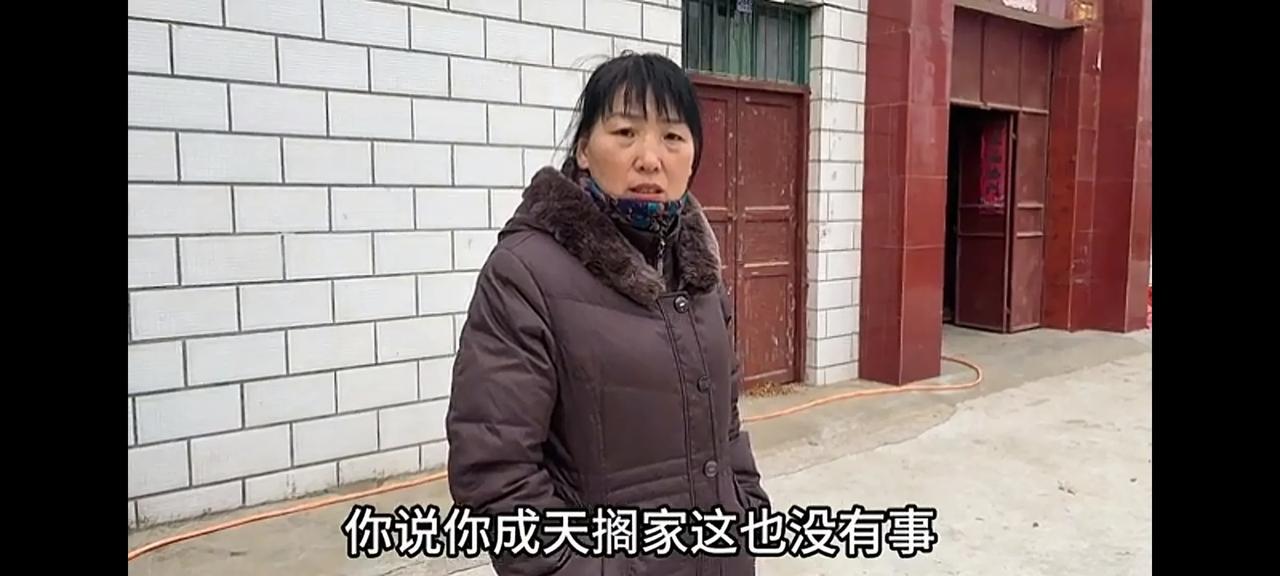 谢大飞妹妹终于把她妈说通了
玉涵这个小姑娘终于把她妈说动了，面对她妈最心爱的项链