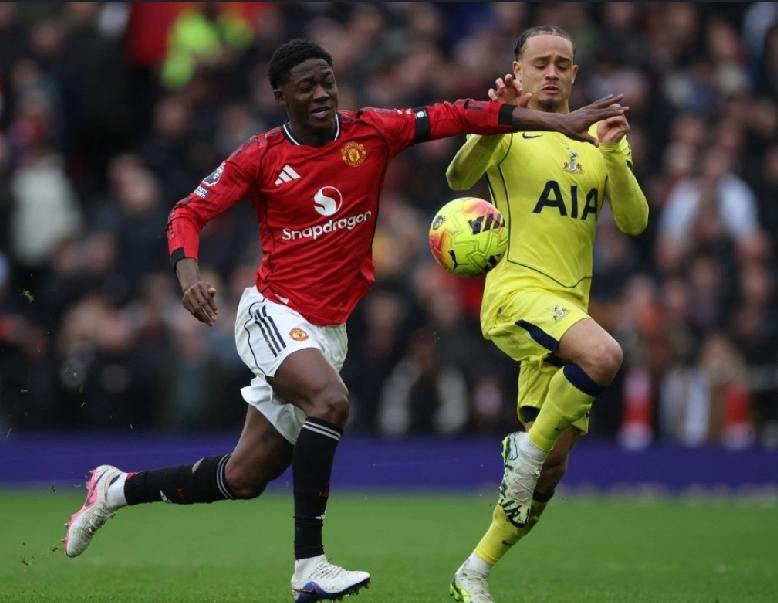 英国媒体《The Athletic UK》周五报道，曼联接近与中场明奈（Kobb