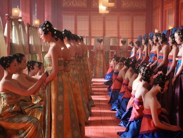 古代宫女孤独怎么办？寂寞者多选择“对食”，皇帝就一个，后妃拢共也就几十人，剩下这